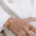 Shangjie OEM joyas Fashion Women Stainless Steel Bracelets 18k Gold Plated Square Freshwater Pearl Bracelets OT Buckle Bracelets